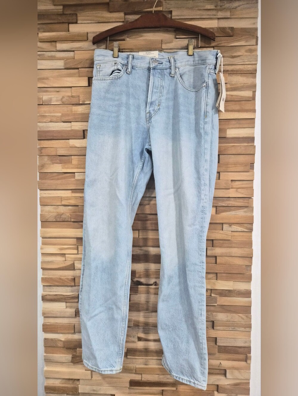 H&M Light Wash Men’s Relaxed Straight, Button-Fly Jeans- Size 31x32 - NWT